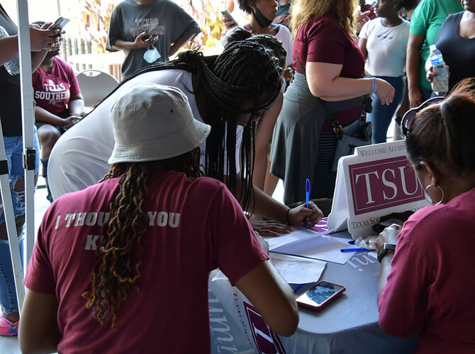 Student advising table set up for freshman advising. 